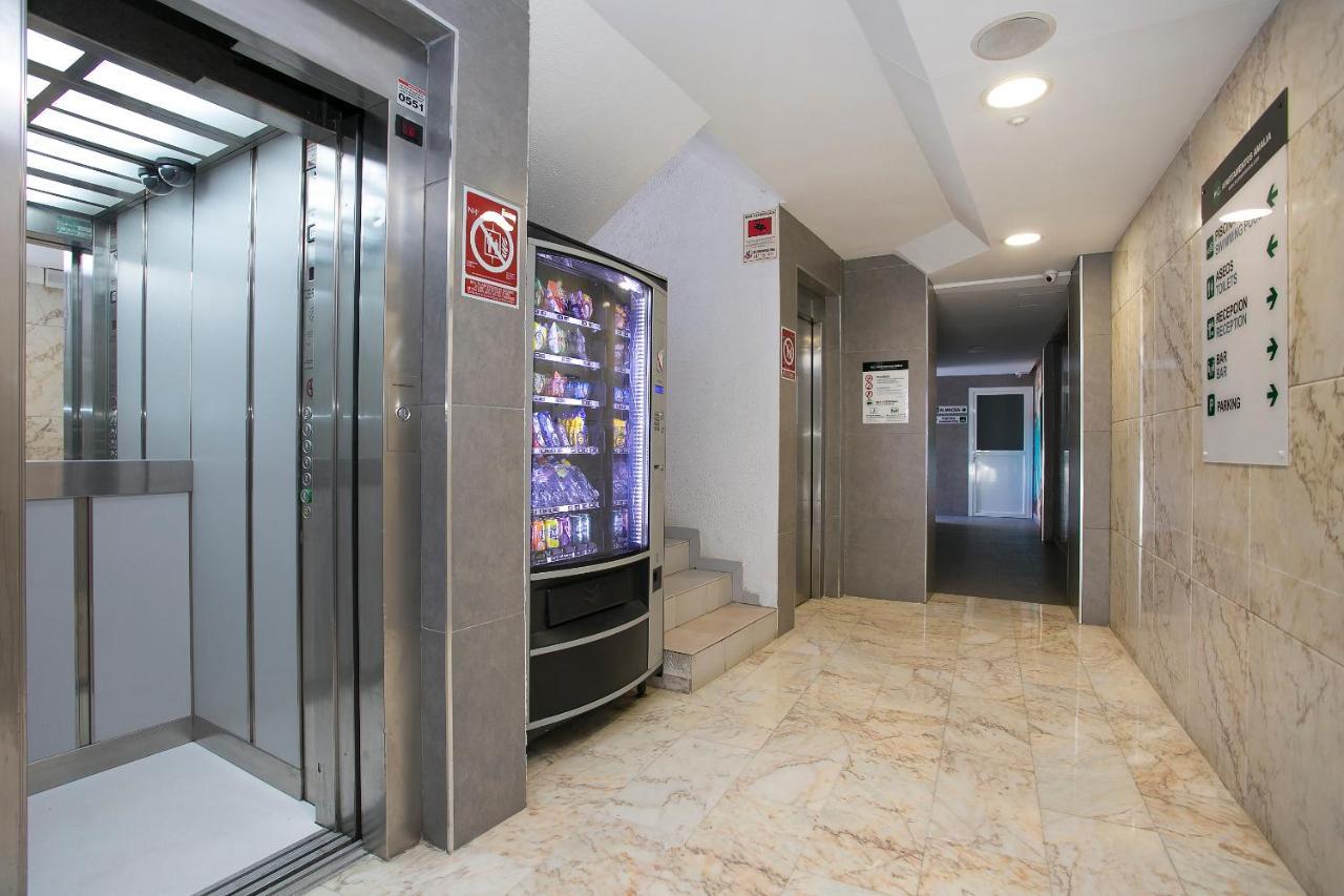 Apartamentos Amalia By Mc Бенидорм Экстерьер фото